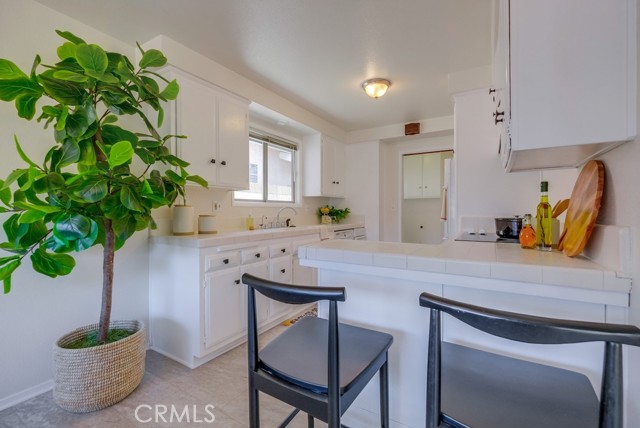 Kitchen counter eating area