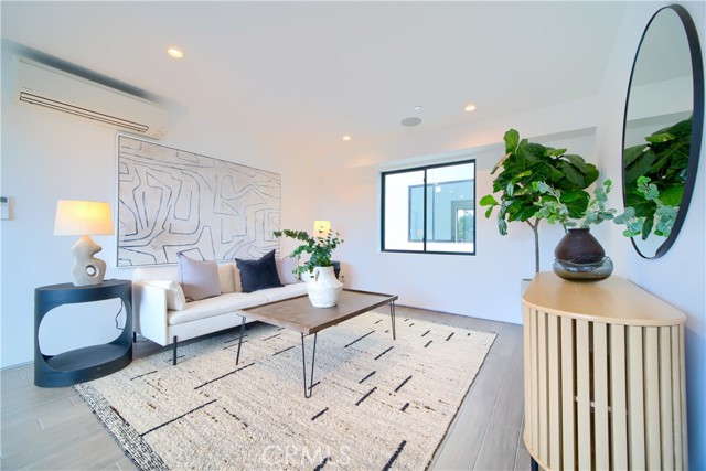 203 indianapolis Avenue, Huntington Beach CA: https://media.crmls.org/medias/12cec13a-341c-4924-827b-417c7f7e1c70.jpg