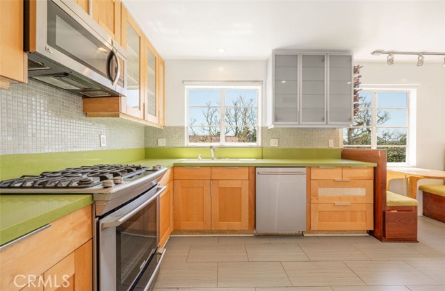 Detail Gallery Image 8 of 30 For 750 S Windsor Bld #7,  Los Angeles,  CA 90005 - 2 Beds | 2 Baths
