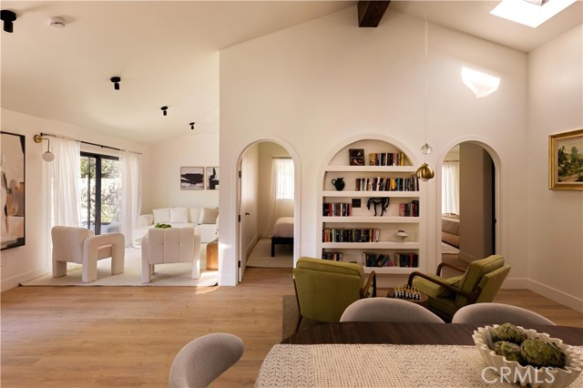 Detail Gallery Image 3 of 32 For 2931 Tyburn St, Los Angeles,  CA 90039 - 3 Beds | 2 Baths