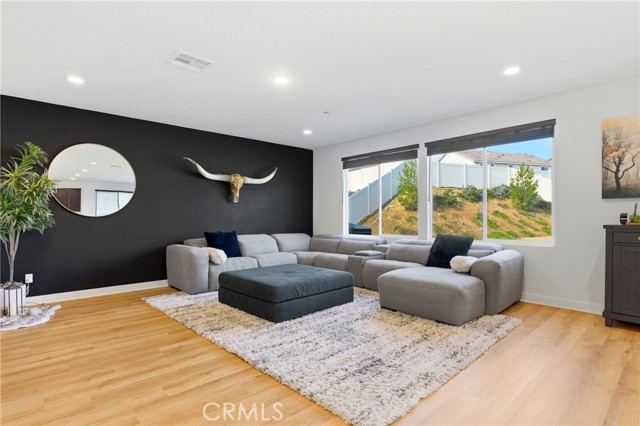 Detail Gallery Image 5 of 45 For 24942 Whispering, Menifee,  CA 92584 - 5 Beds | 3 Baths