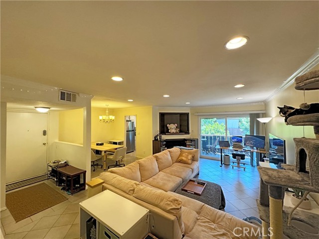 Detail Gallery Image 1 of 1 For 15020 Victory Bld #204,  Van Nuys,  CA 91411 - 2 Beds | 2 Baths