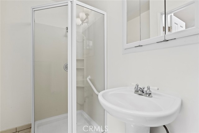 1870 N Arroyo Boulevard, Pasadena CA: https://media.crmls.org/medias/12d18c68-40e2-46e8-a6ac-7626cf81798e.jpg