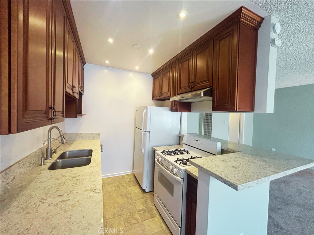 1522 S Centinela Ave #204