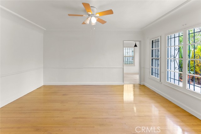 1119 S S Crescent Heights Boulevard, Los Angeles CA: https://media.crmls.org/medias/12d3458e-1200-4564-83d0-173a69806c53.jpg
