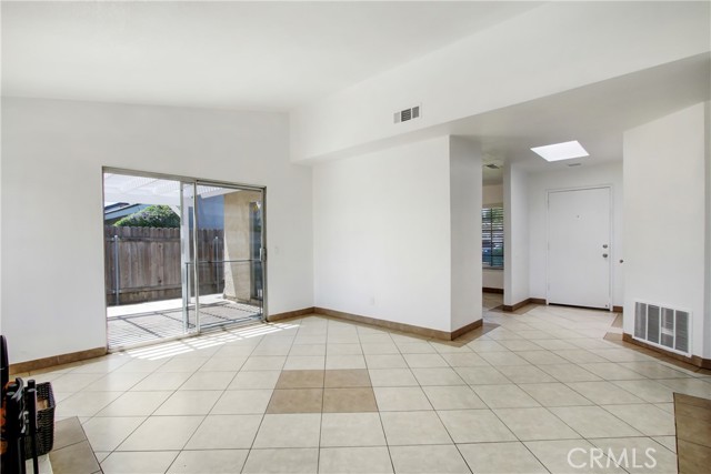 24409 Dunlavy Court, Moreno Valley CA: https://media.crmls.org/medias/12d3a878-5463-4b3a-84b4-dea8f55a712c.jpg