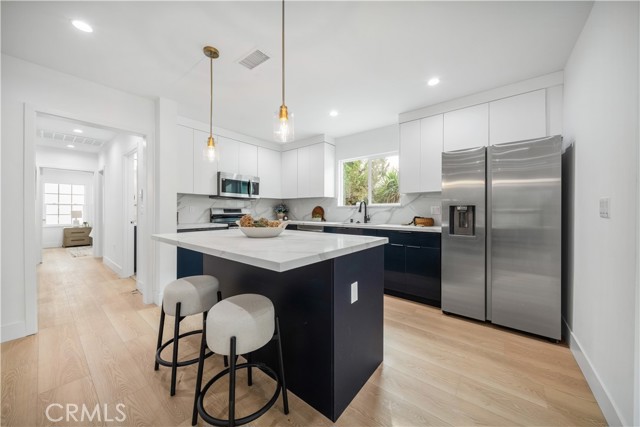 Detail Gallery Image 8 of 57 For 19918 Kittridge, Winnetka,  CA 91306 - 8 Beds | 6 Baths