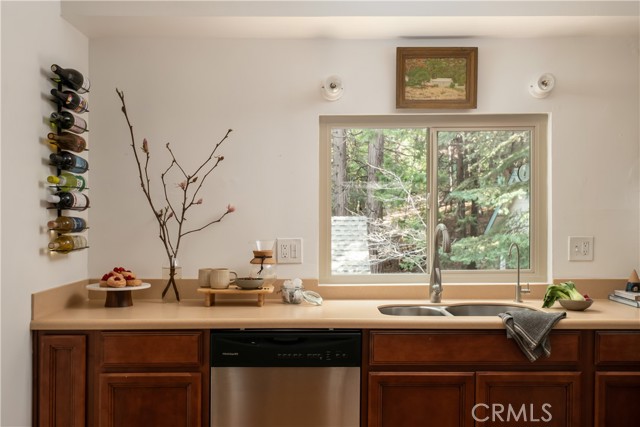 Detail Gallery Image 9 of 33 For 26151 Lake Forest Dr, Twin Peaks,  CA 92391 - 2 Beds | 2 Baths