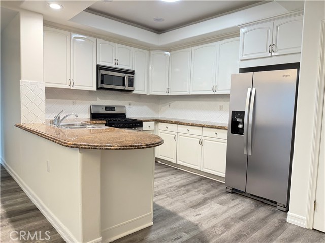 Detail Gallery Image 13 of 28 For 414 E Valencia Ave #111,  Burbank,  CA 91501 - 3 Beds | 3 Baths