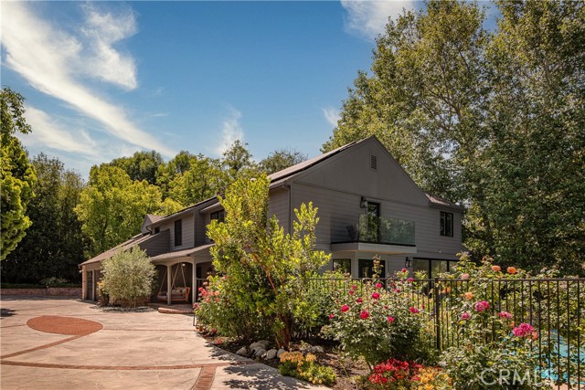 4851 Corbin Avenue, Tarzana CA: https://media.crmls.org/medias/12d48e60-4d09-4ef0-95f7-06df15c365b1.jpg