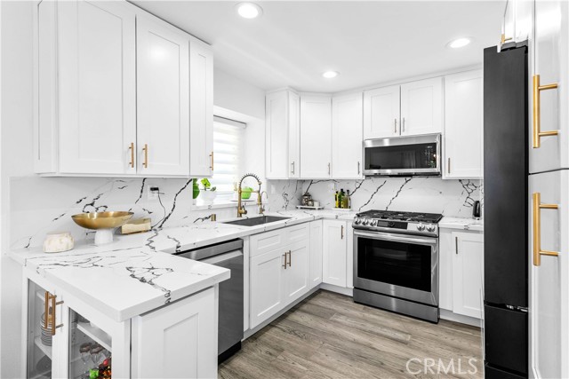 456 E San Jose Avenue, Burbank CA: https://media.crmls.org/medias/12d55286-d9d9-460b-9210-33ace89f63e5.jpg