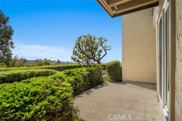 21 Hilltop Circle, Rancho Palos Verdes CA: https://media.crmls.org/medias/12d598eb-70ec-472c-8e88-55ab6805dcdd.jpg