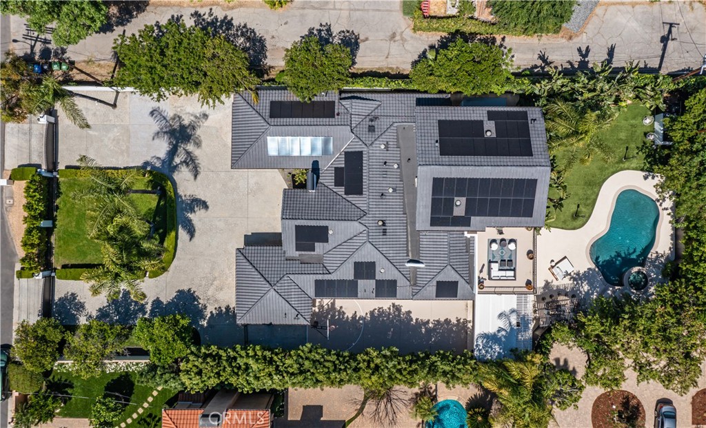 https://media.crmls.org/medias/12d5b73c-08f5-45fe-8901-f221a6a18dac.jpg?preset=X-Large