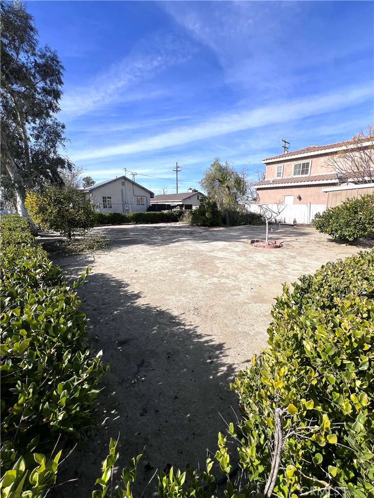 https://media.crmls.org/medias/12d5d601-a0df-4485-bb9c-176a0797d804.jpg?preset=X-Large