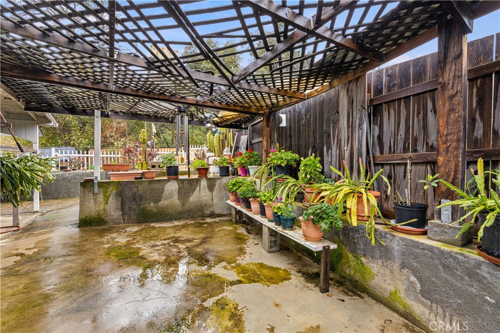 https://media.crmls.org/medias/12d5db9c-3a3e-4226-881b-ae4c88601c0c.jpg?preset=X-Large