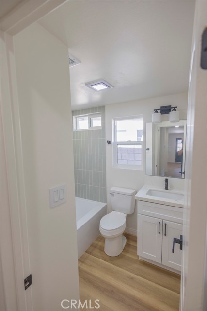 Detail Gallery Image 12 of 48 For 2122 W 10th St, Santa Ana,  CA 92703 - – Beds | – Baths