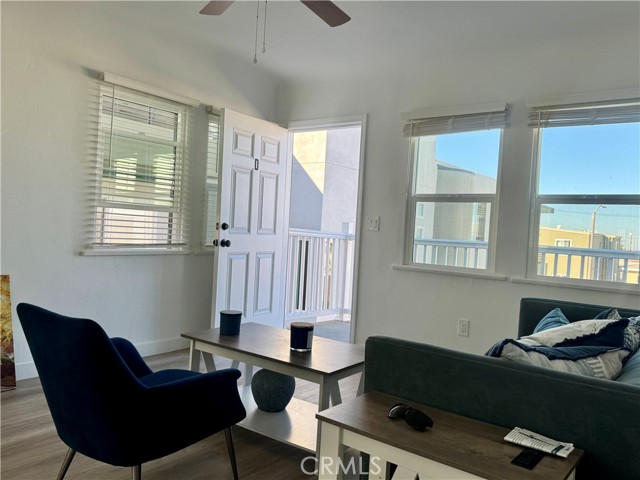 Detail Gallery Image 2 of 12 For 908 Manhattan Ave #D,  Hermosa Beach,  CA 90254 - 1 Beds | 1 Baths