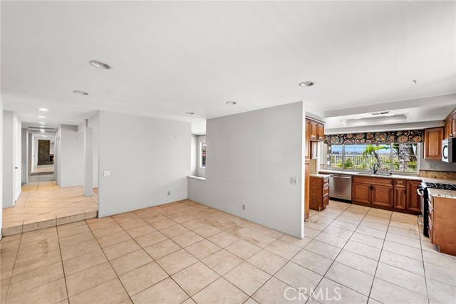 27951 Nevado, Mission Viejo CA: https://media.crmls.org/medias/12d6cd06-d429-4ed3-adcd-9cd2aefff5a0.jpg