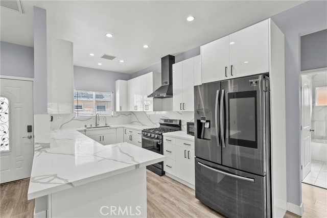 Detail Gallery Image 4 of 47 For 7239 Kraft, North Hollywood,  CA 91605 - 3 Beds | 2 Baths