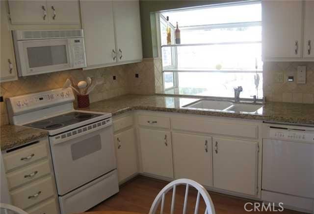 22081 Broken Bow Drive, Lake Forest CA: https://media.crmls.org/medias/12d7a29e-aef1-48e7-8970-233d2a20b327.jpg