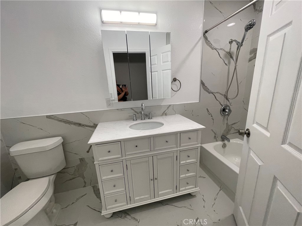 https://media.crmls.org/medias/12d7a2d3-d4d9-4a4b-b664-dfe8ec04ffb8.jpg?preset=X-Large