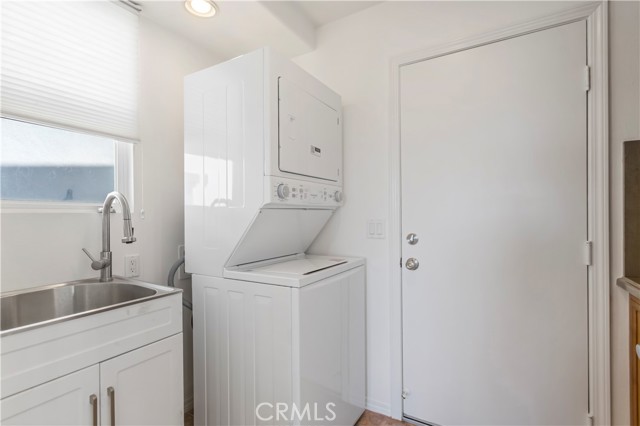 Detail Gallery Image 9 of 43 For 5678 Como Circle, Woodland Hills,  CA 91367 - 5 Beds | 3/1 Baths