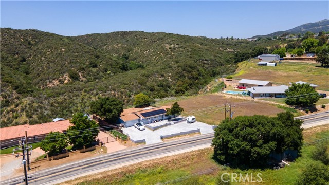 8491 Oak Glen Road, Cherry Valley CA: https://media.crmls.org/medias/12d878e7-9558-4594-b0df-23e697fe1192.jpg
