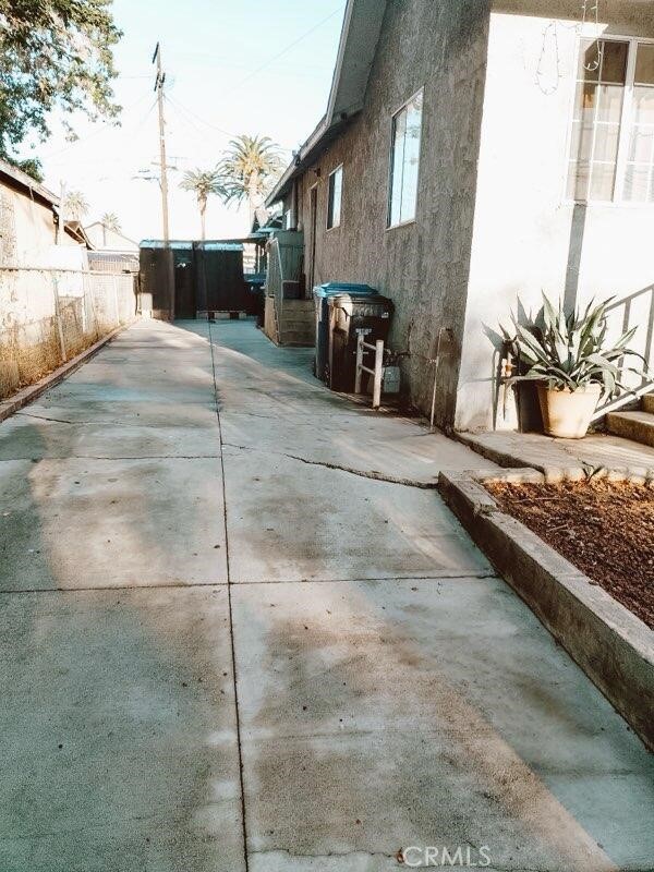 Detail Gallery Image 3 of 4 For 1151 Calzona Street, Los Angeles,  CA 90023 - 6 Beds | 4 Baths