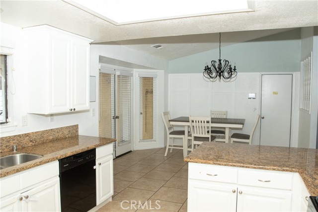 Detail Gallery Image 12 of 48 For 13040 Rain Shadow Rd, Victorville,  CA 92395 - 3 Beds | 2 Baths