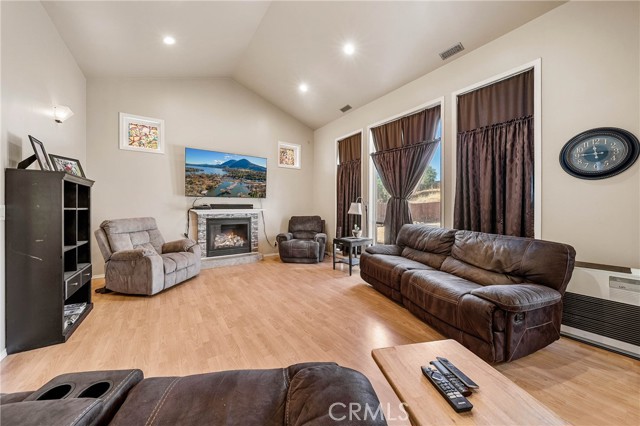 Detail Gallery Image 16 of 56 For 2920 Meadow Creek Rd, Clearlake Oaks,  CA 95423 - 3 Beds | 2/1 Baths