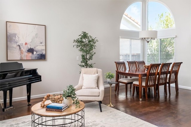 Detail Gallery Image 9 of 42 For 28735 Citrus Pl, Saugus,  CA 91390 - 4 Beds | 3 Baths