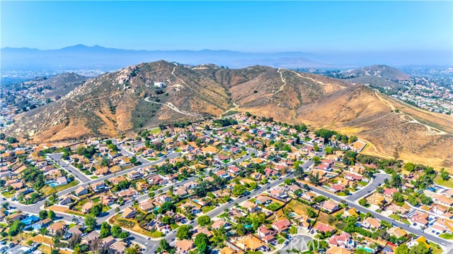 6923 Sundown Drive, Jurupa Valley CA: https://media.crmls.org/medias/12dd9879-2b21-456b-a17e-3cdcfe1c543a.jpg