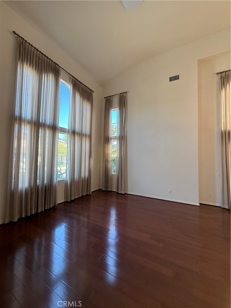 MLS #OC25275384 image #9