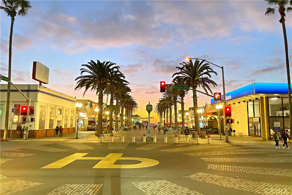 https://media.crmls.org/medias/12de9228-9ae4-450f-8226-b463905616c7.jpg?preset=X-Large