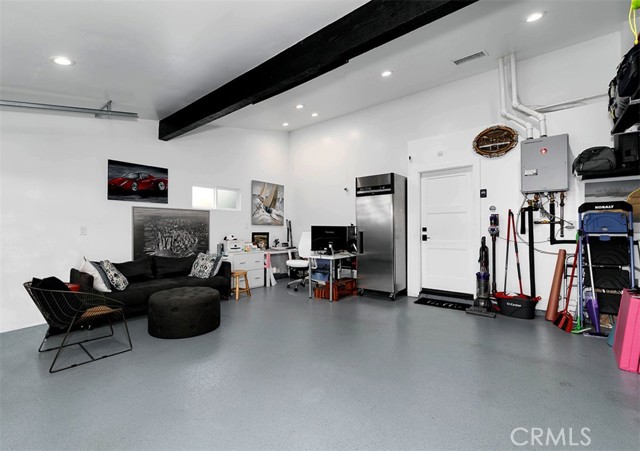 2111 Vista Entrada, Newport Beach CA: https://media.crmls.org/medias/12deaa89-ffff-4198-b46c-8f0906661392.jpg