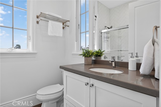 8056 Kentwood Avenue, Los Angeles CA: https://media.crmls.org/medias/12df0c19-06ce-426a-b4b0-219bb3006824.jpg