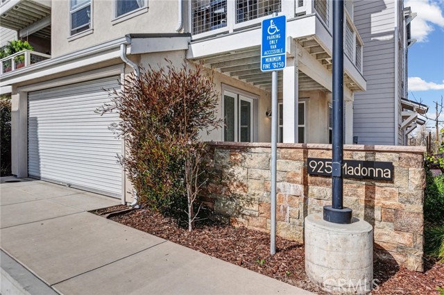 Detail Gallery Image 3 of 30 For 925 Madonna Rd #101,  San Luis Obispo,  CA 93405 - 2 Beds | 2 Baths