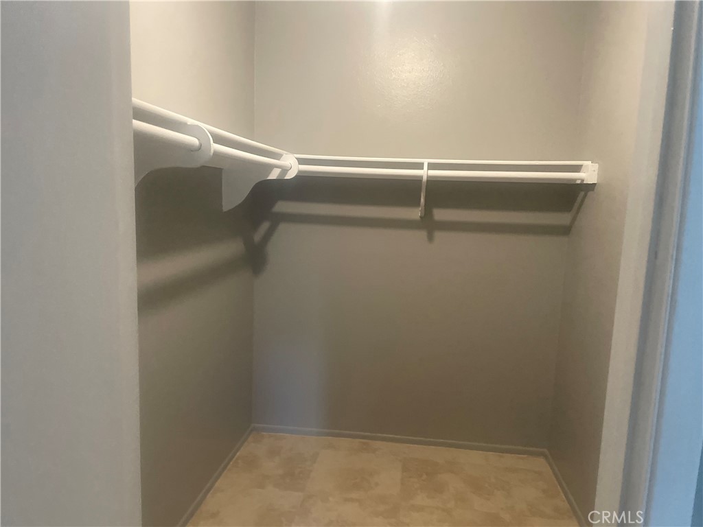 https://media.crmls.org/medias/12df9477-f5b0-4116-95c4-bd488c5dc9d0.jpg?preset=X-Large