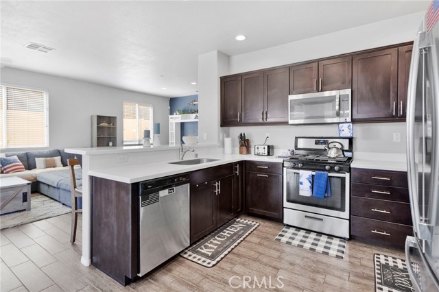 Detail Gallery Image 14 of 49 For 8179 Taft, Oak Hills,  CA 92344 - 4 Beds | 2 Baths