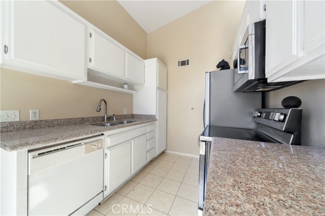 Detail Gallery Image 10 of 18 For 1150 S Meadow #6,  Colton,  CA 92324 - 1 Beds | 1 Baths