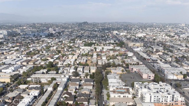1150 N Kingsley Drive, Los Angeles CA: https://media.crmls.org/medias/12e0d35d-ce03-4f1c-9dc0-f1a709e01765.jpg