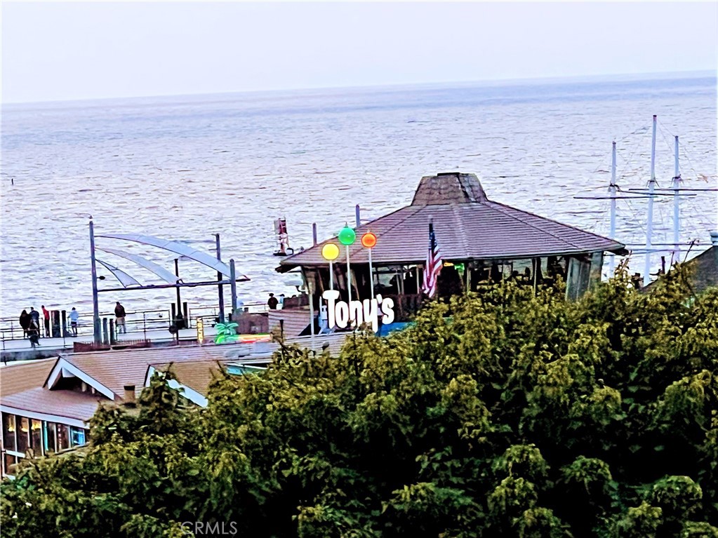 https://media.crmls.org/medias/12e10c71-e687-411e-97c9-968a96bdf7e0.jpg?preset=X-Large