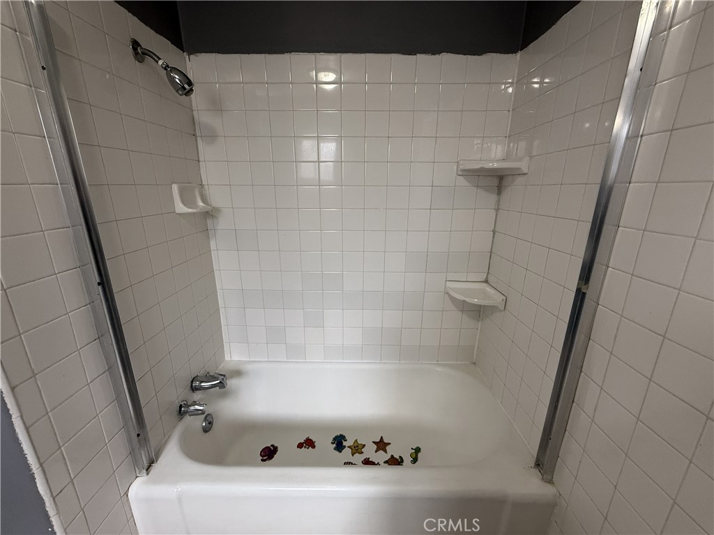 https://media.crmls.org/medias/12e25454-d6af-42d9-a869-f06c05ce8237.jpg?preset=X-Large