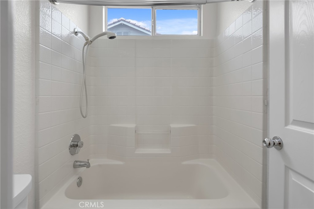https://media.crmls.org/medias/12e25471-9ba6-4fe4-a2ce-6690a58df8ce.jpg?preset=X-Large