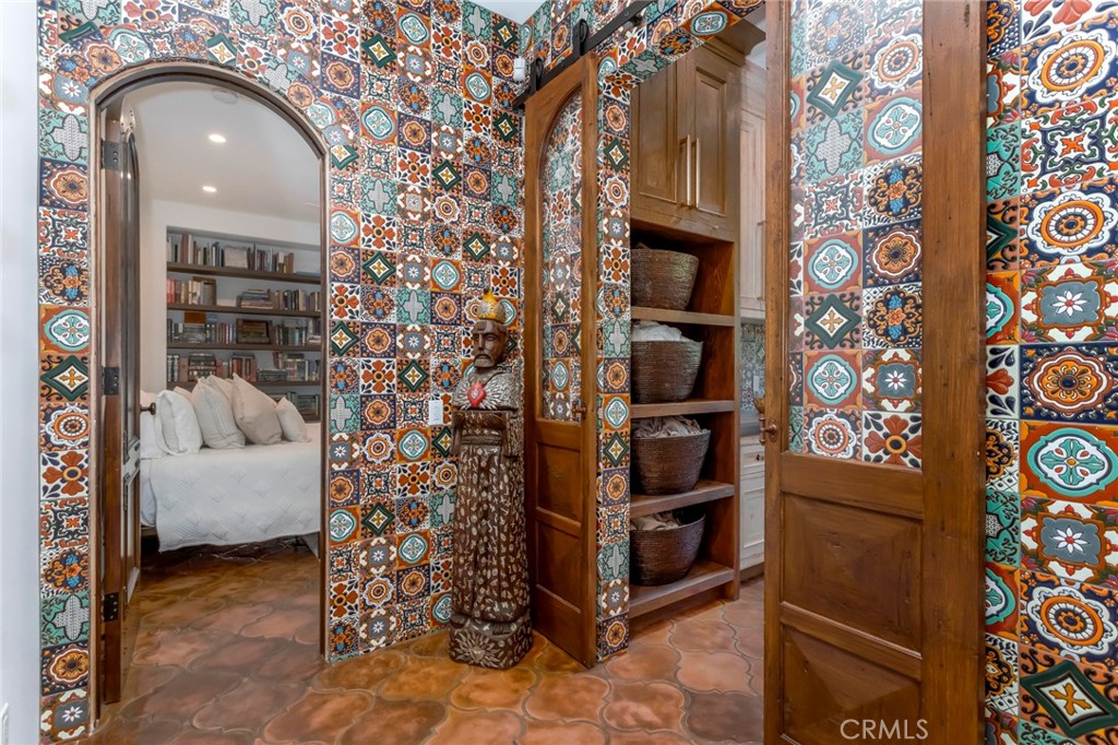 https://media.crmls.org/medias/12e2694e-0cb8-4604-8225-ec6ae11daa78.jpg?preset=X-Large