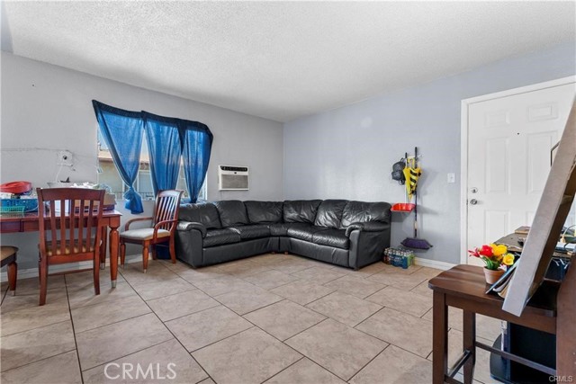 Detail Gallery Image 3 of 12 For 170 Olive #3,  San Bernardino,  CA 92410 - 2 Beds | 1 Baths