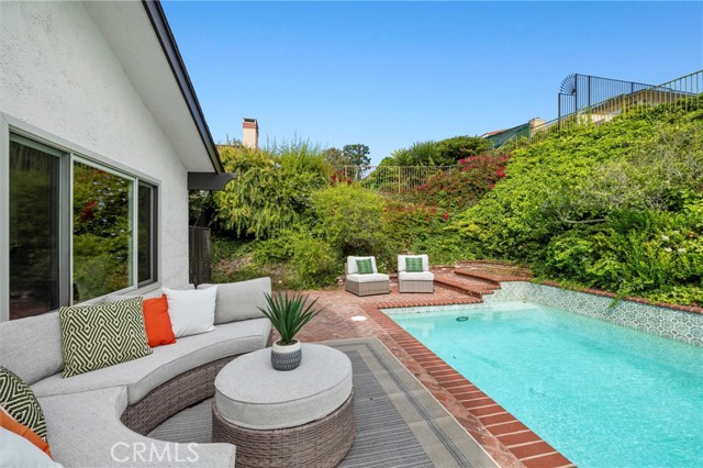 6808 Kings Harbor Drive, Rancho Palos Verdes CA: https://media.crmls.org/medias/12e2c9bc-f9ae-409e-b711-70b3088ea8db.jpg