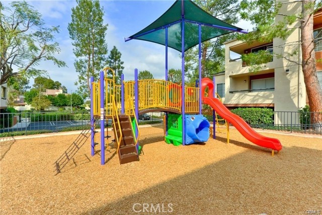 5515 Canoga Avenue, Woodland Hills CA: https://media.crmls.org/medias/12e35a5c-fd1f-4554-987a-959f5dd0f968.jpg