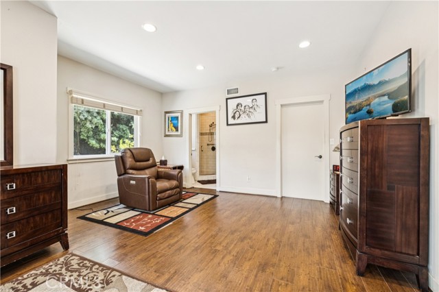 Detail Gallery Image 29 of 58 For 13621 Erwin St, Van Nuys,  CA 91401 - 4 Beds | 3 Baths