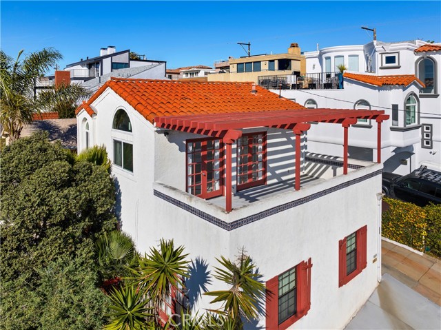 207 16th Street, Hermosa Beach CA: https://media.crmls.org/medias/12e499af-9775-422c-a3bf-56d8d2261b9a.jpg